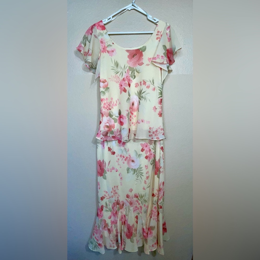 Dressbarn Floral Sleeveless 2 piece set